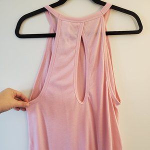 Victoria Sport tank with keyhole back